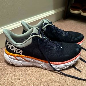 Women’s hoka Clifton 7 size 8